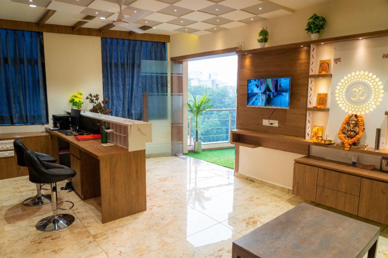 Hotel Lee Grand Ānand Dış mekan fotoğraf