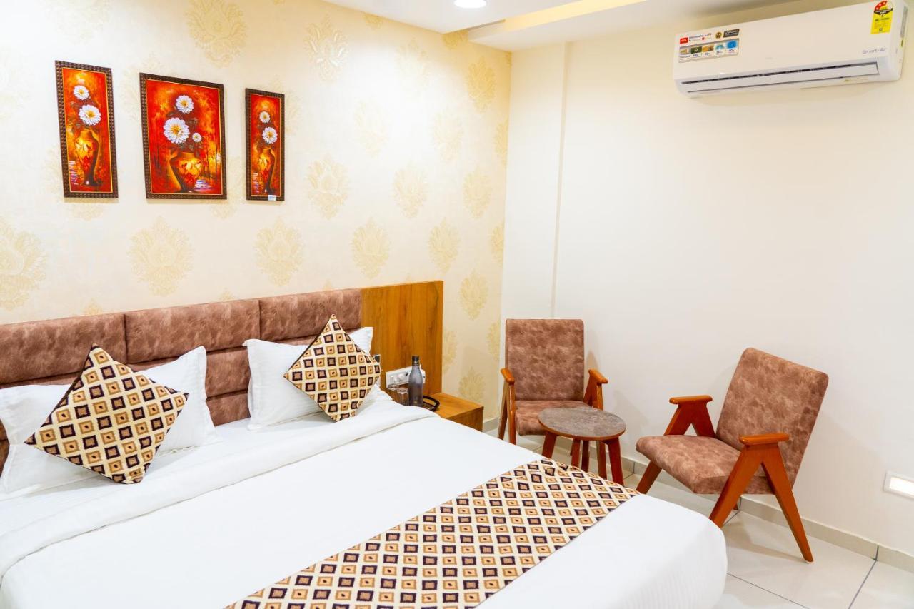Hotel Lee Grand Ānand Dış mekan fotoğraf