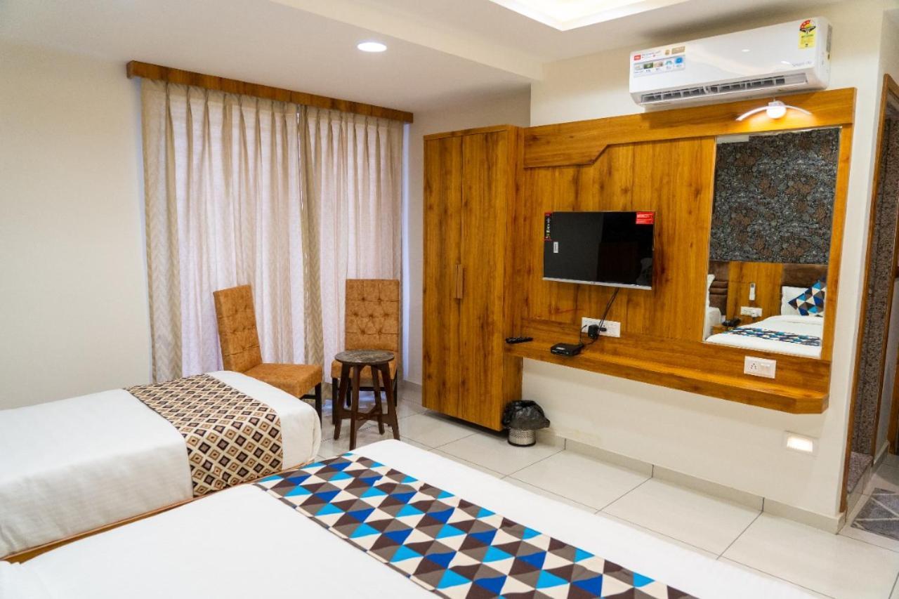 Hotel Lee Grand Ānand Dış mekan fotoğraf