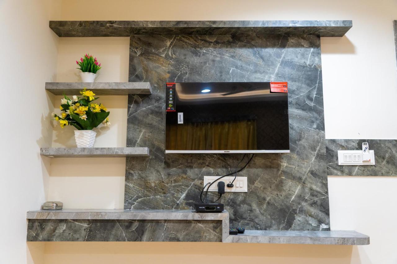 Hotel Lee Grand Ānand Dış mekan fotoğraf